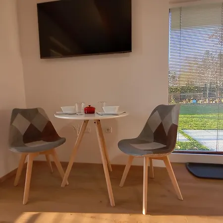 Zahradni Vekose Lägenhet Hradec Králové